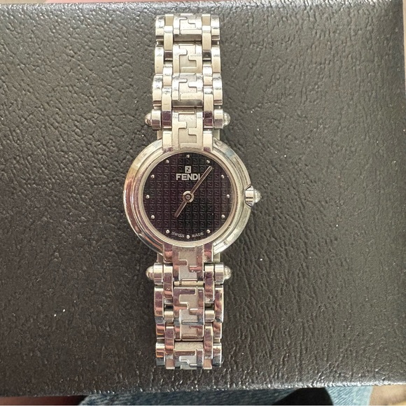 FENDI Black and Stainless Steal Timepiece FUNCTIONAL AUTHENTIC - Picture 5 of 13